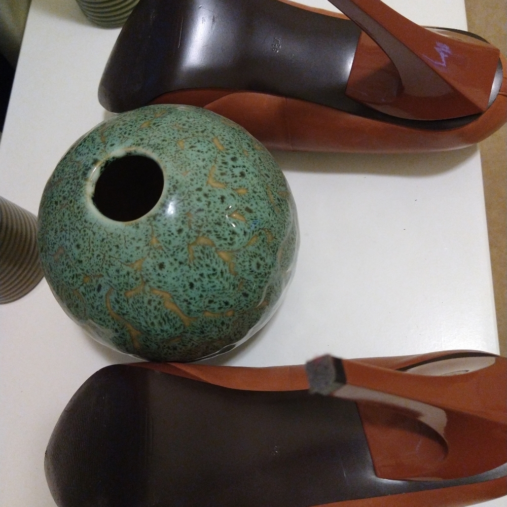 Pumps - Picture 2 of 6